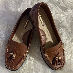 THE FLEXX Women's Tan Tassel Loafers